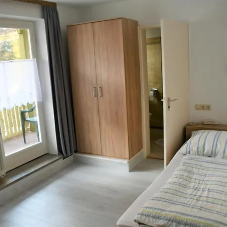 Haus Am Bach 호텔 2*