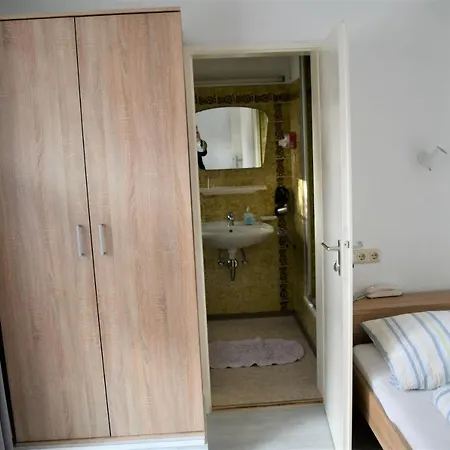 Haus Am Bach 호텔 2*