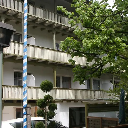 Haus Am Bach 호텔 2*