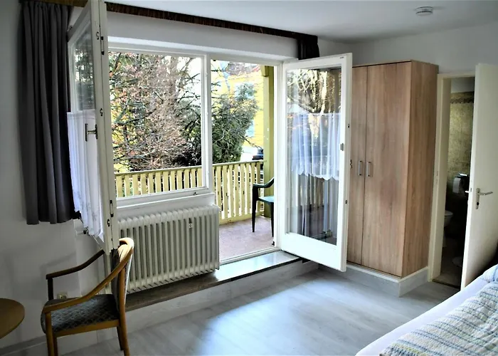 Hotel Haus Am Bach 2*